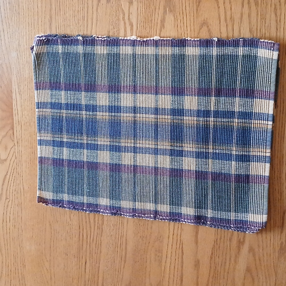 4 Woven placemats